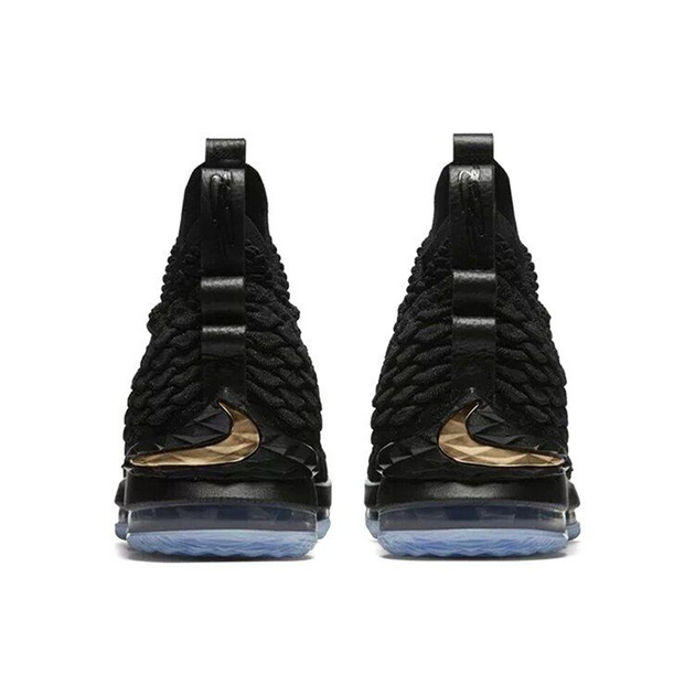 Nike LeBron 15