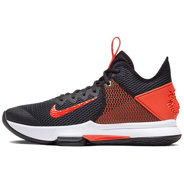 Nike Witness 4