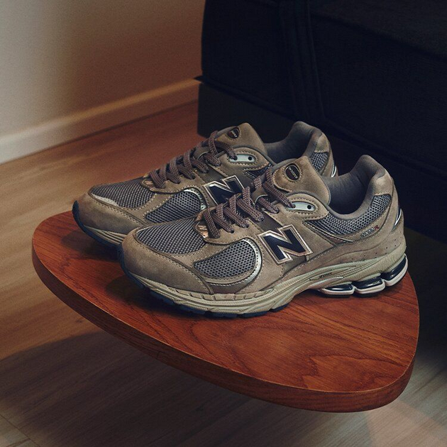New Balance 2002R