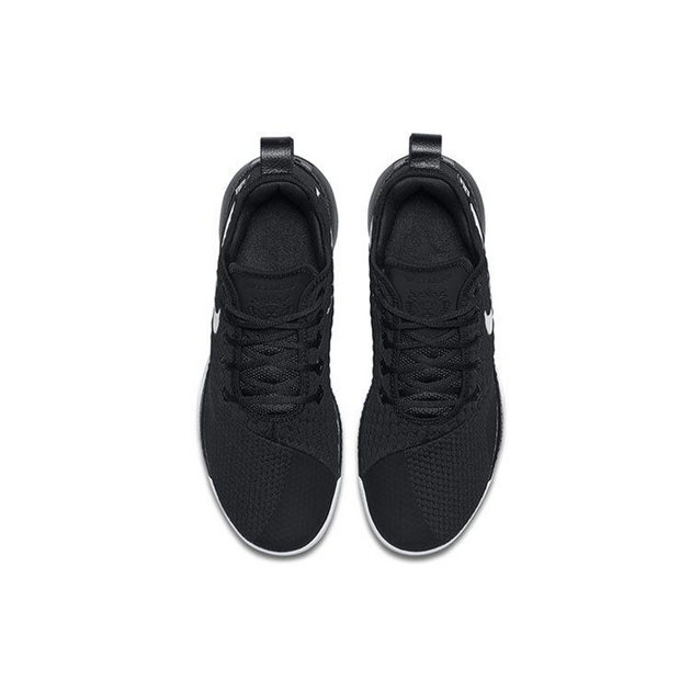 Nike Witness 3