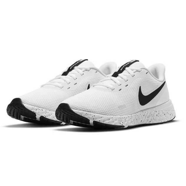 Nike Revolution 5