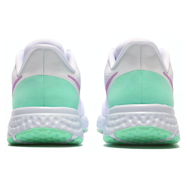 Nike Revolution 5