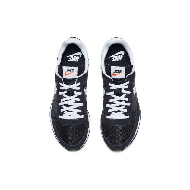 Nike Challenger