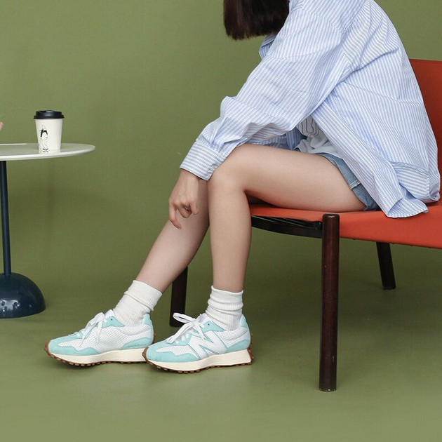New Balance 327