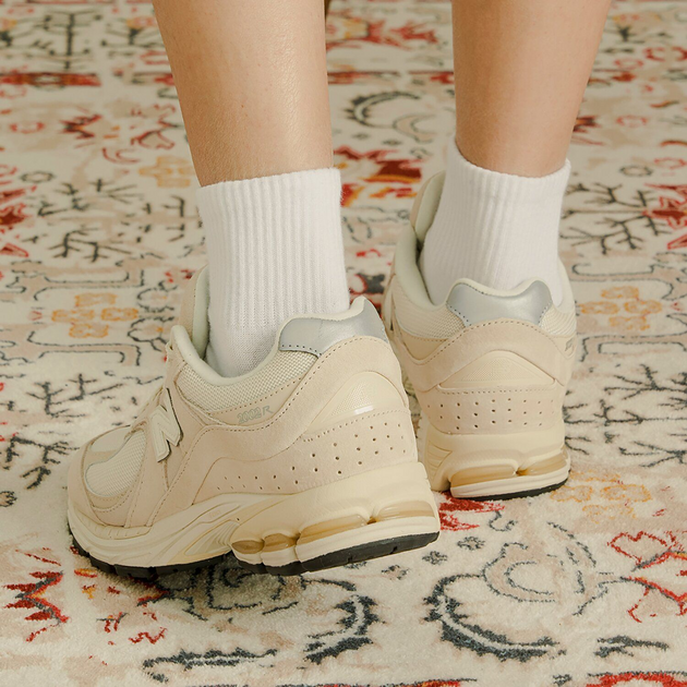 New Balance 2002R calm taupe