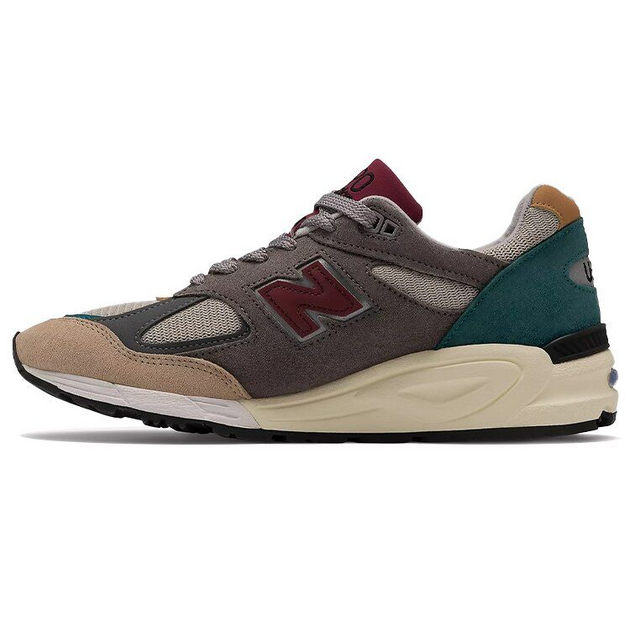New Balance 990 V2