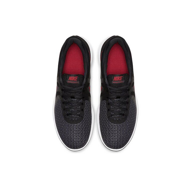 Nike Revolution 4