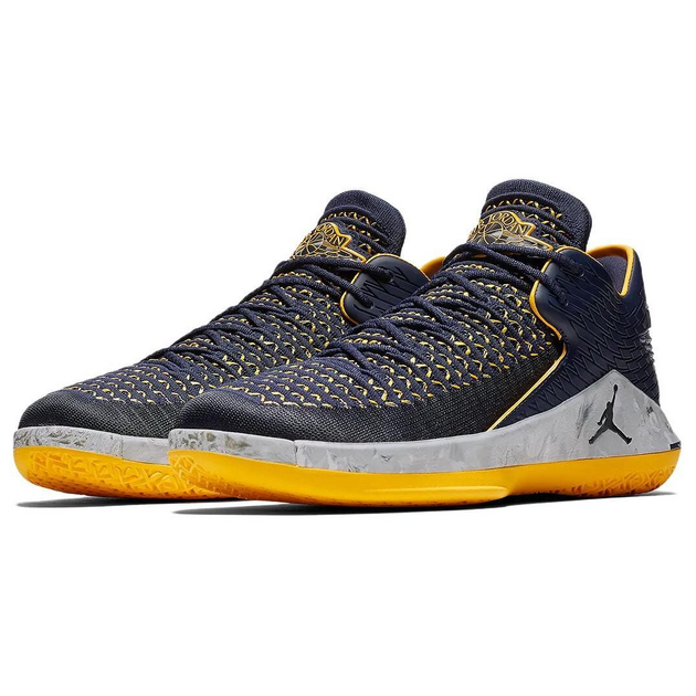 Air Jordan 32 Low Michigan