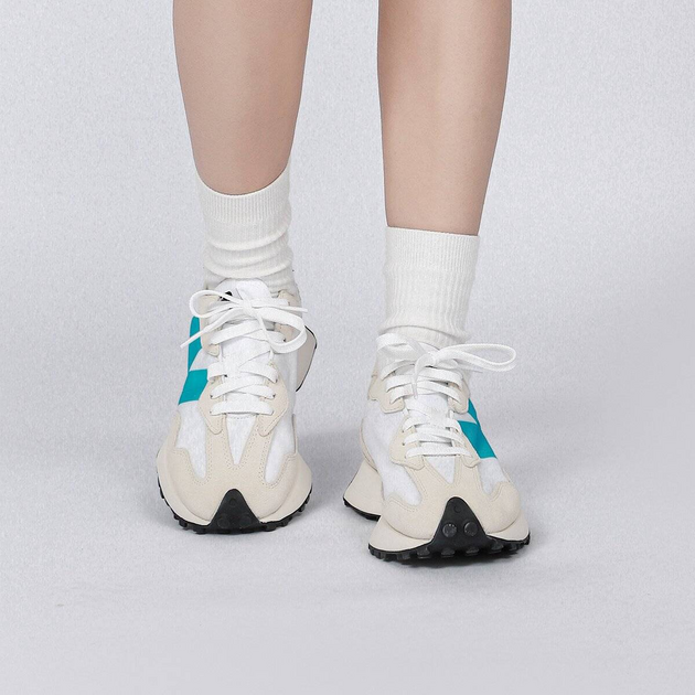 New Balance 327