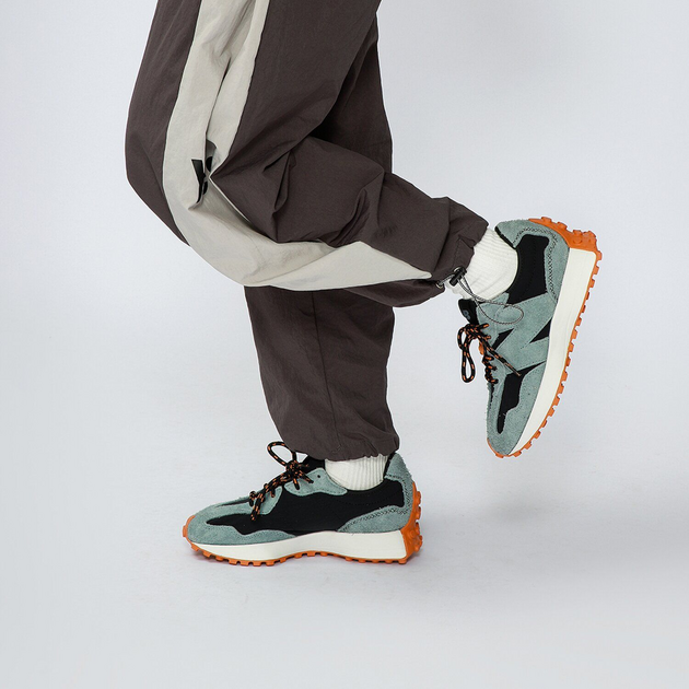 New Balance 327