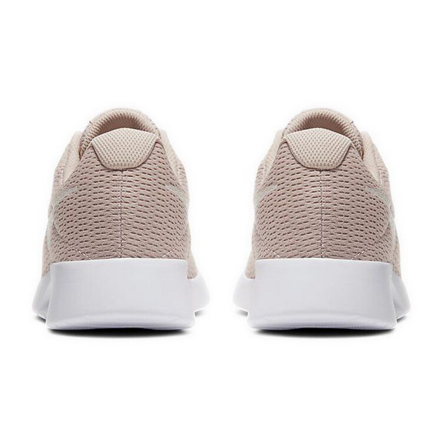 Nike Tanjun