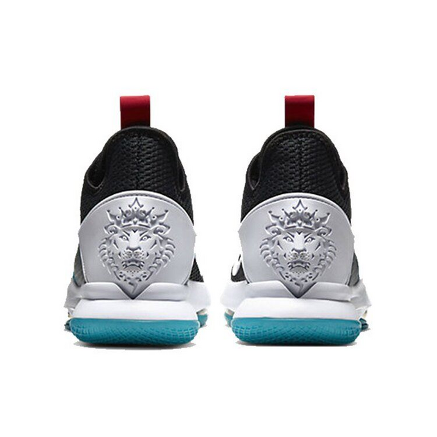 Nike Witness 4