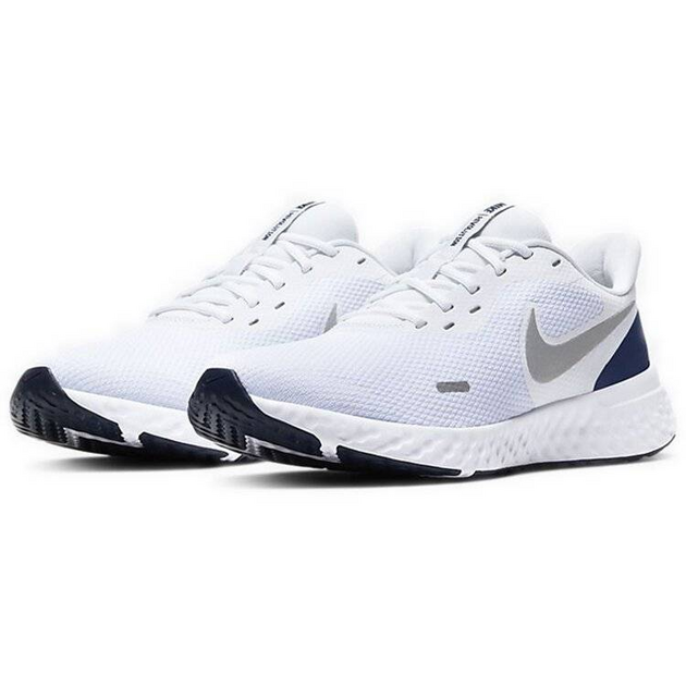 Nike Revolution 5