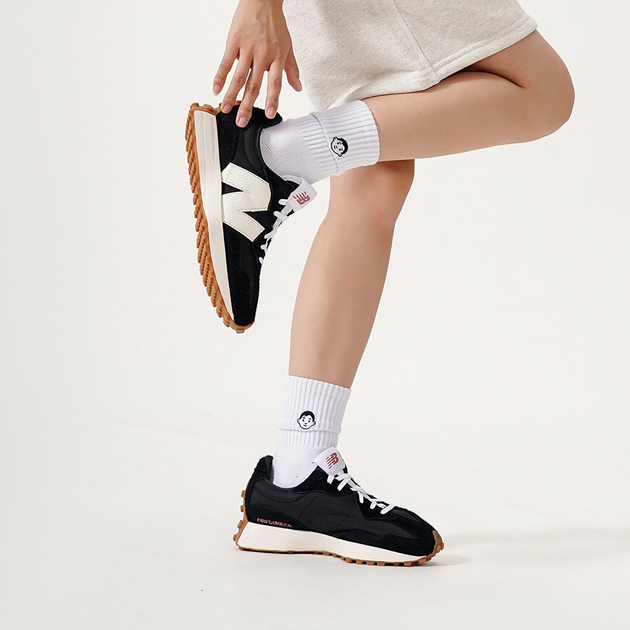 New Balance 327