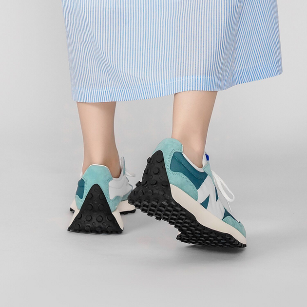 New Balance 327