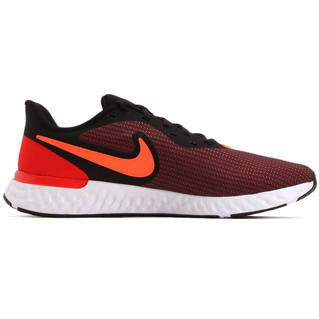 Nike Revolution 5