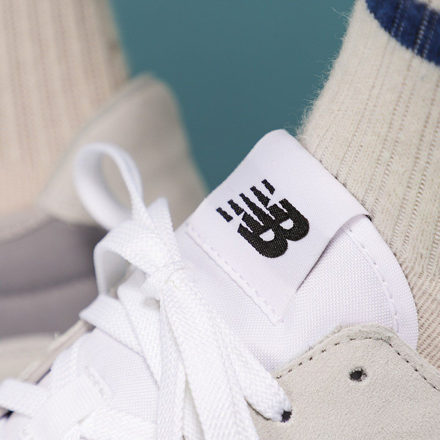 New Balance 327