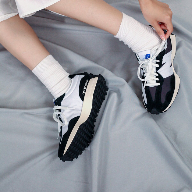 New Balance 327