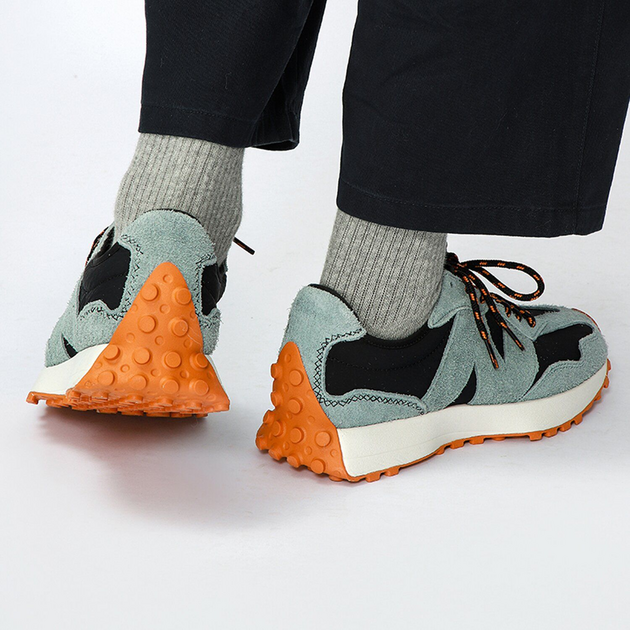 New Balance 327
