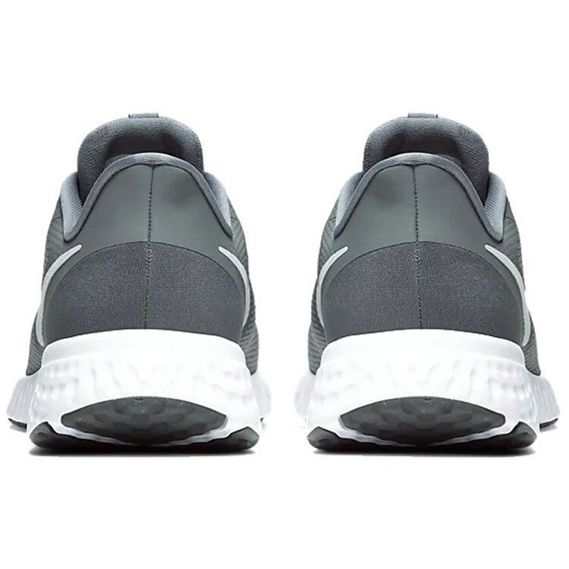 Nike Revolution 5