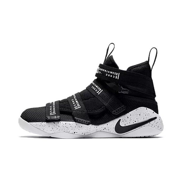 Nike Zoom Soldier 11