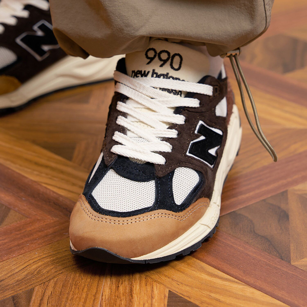 New Balance 990 V2