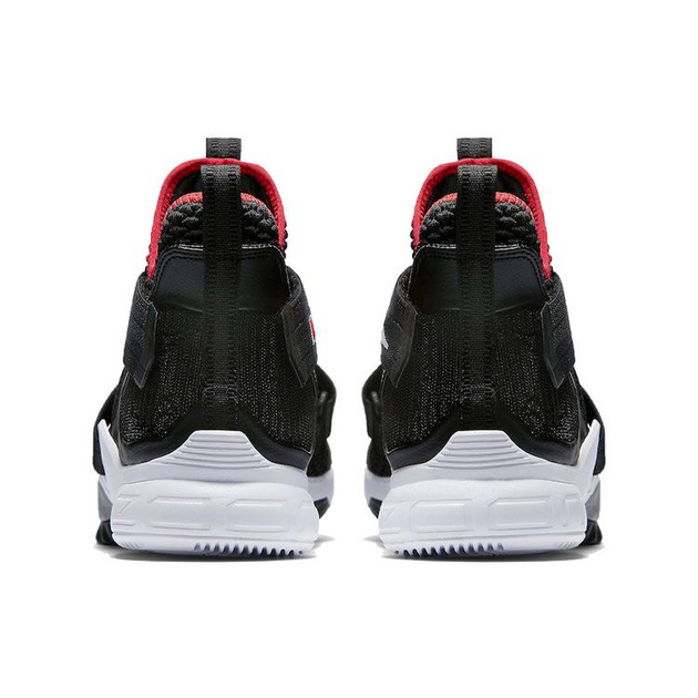 Nike Zoom Soldier 12
