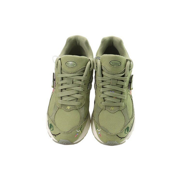 Bryant Giles x New Balance 2002R