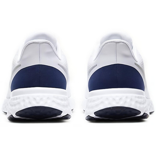 Nike Revolution 5