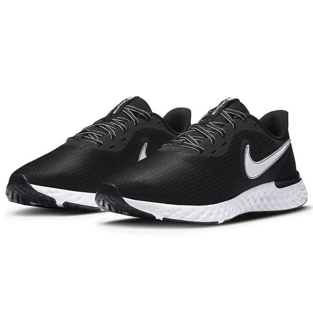 Nike Revolution 5