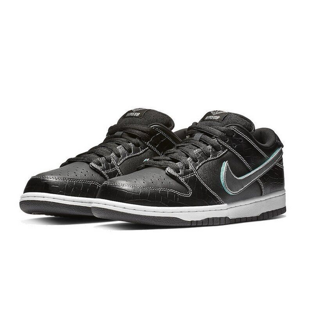 Diamond Supply Co x Nike Dunk SB Black Black