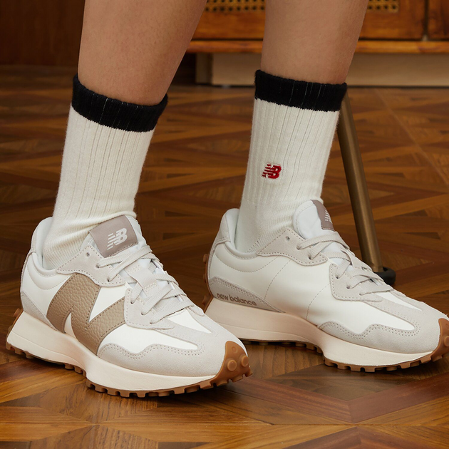 New Balance 327
