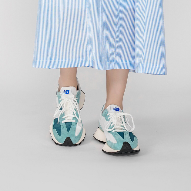 New Balance 327