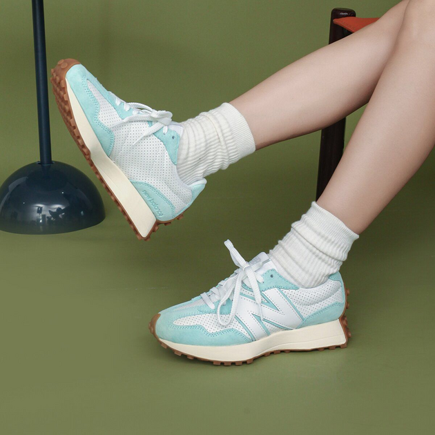 New Balance 327