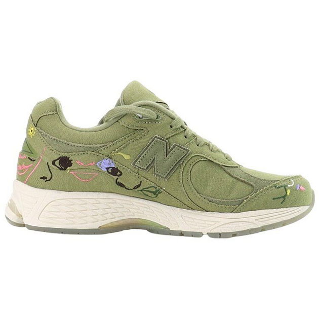Bryant Giles x New Balance 2002R