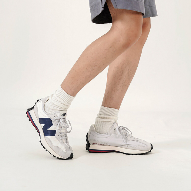 New Balance 327