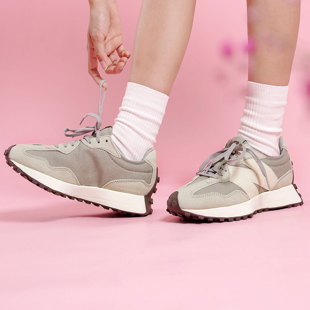 New Balance 327