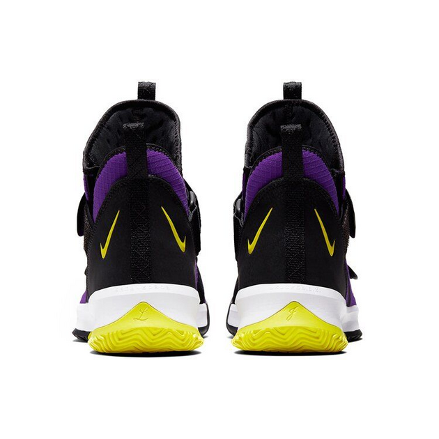Nike Zoom Soldier 13
