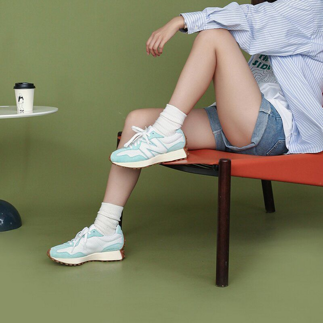 New Balance 327
