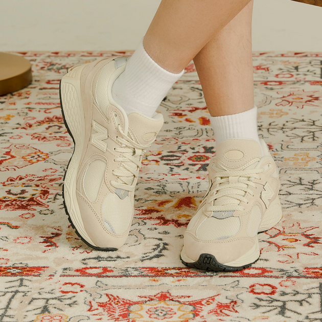 New Balance 2002R calm taupe